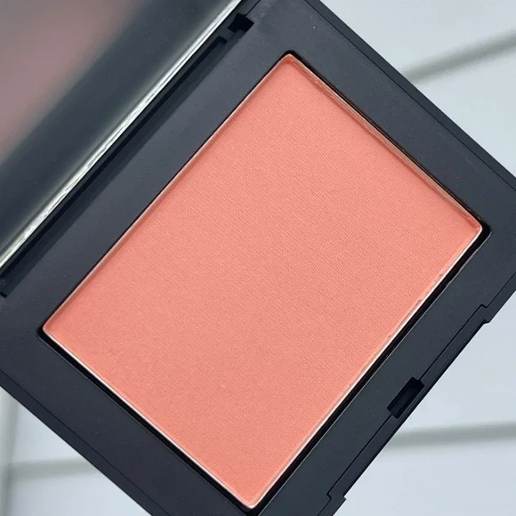 NARS Powder Blush In Gina (Matte Tangerine) - Picture 5 of 16